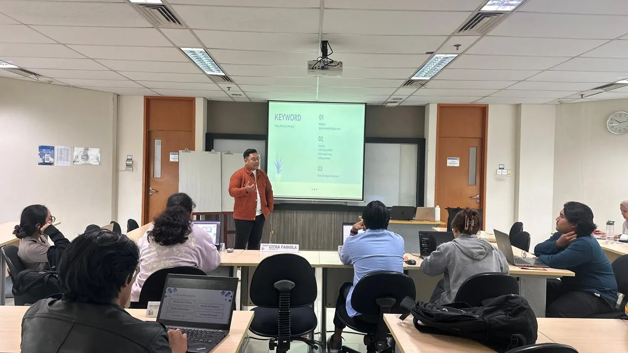 Aldy as guest speaker at a university